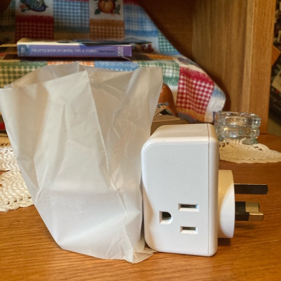 European Electrical Adapter for traveling to Europe, Set of 2 - Picture 3 of 16